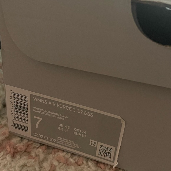 New in box Nike Air Force 1 Low '07 Essential
White Black Gold Mini Swoosh - Picture 2 of 5